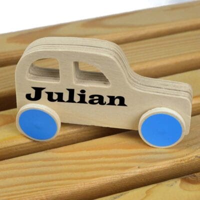 Houten auto blauw met eigen naam