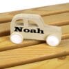 Houten auto wit met eigen naam