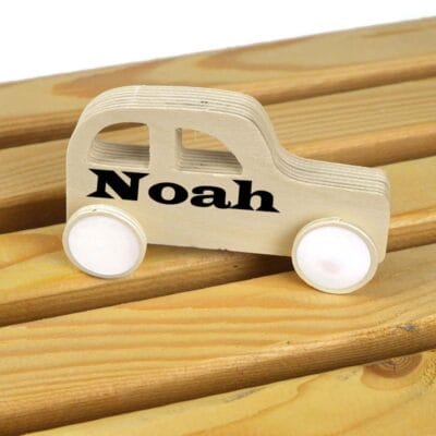 Houten auto wit met eigen naam