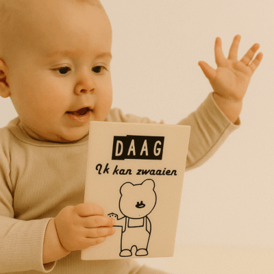 Houten mijlpaal kaart baby, ik kan zwaaien
